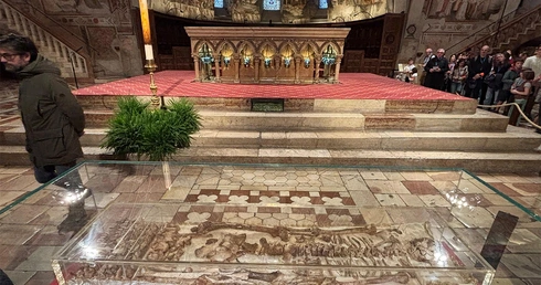 Historyczne wystawienie relikwii św. Franciszka w 800 lat po jego śmierci. "To jest coś, co przeszywa duszę"