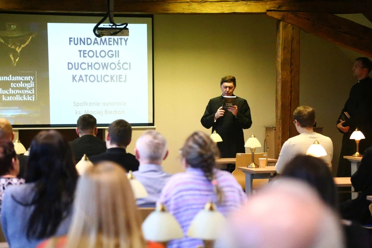 Promocja książki ks. Macieja Biedronia