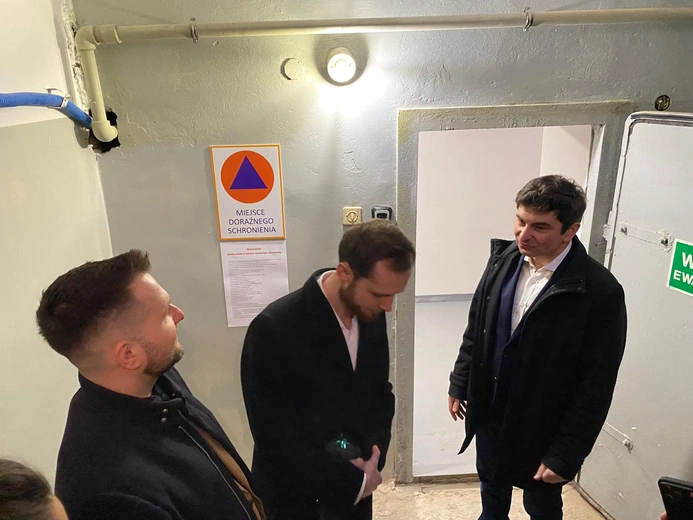 Lędziny. Wojewoda śląski wizytował pierwsze w regionie miejsce doraźnego schronienia [ZDJĘCIA]