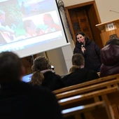 Młodzież z dekanatu Kamień Śląski słuchała świadectwa o przyjaźni z Heleną Kmieć