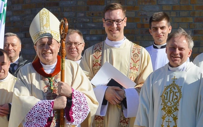 Bp Wodarczyk do nowego diakona: Staniesz się budowniczym mostów, a nie murów, będziesz sługą jednania, a nie dzielenia