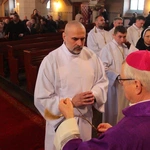 Pomogą rozdawać Komunię Świętą