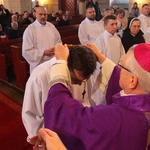 Pomogą rozdawać Komunię Świętą