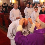 Pomogą rozdawać Komunię Świętą