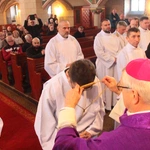 Pomogą rozdawać Komunię Świętą