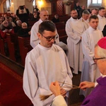 Pomogą rozdawać Komunię Świętą