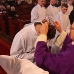 Pomogą rozdawać Komunię Świętą