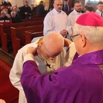 Pomogą rozdawać Komunię Świętą