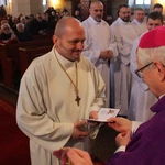 Pomogą rozdawać Komunię Świętą