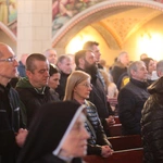 Pomogą rozdawać Komunię Świętą