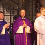 Pomogą rozdawać Komunię Świętą