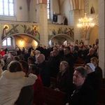 Pomogą rozdawać Komunię Świętą