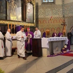 Pomogą rozdawać Komunię Świętą