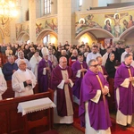 Pomogą rozdawać Komunię Świętą