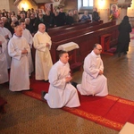 Pomogą rozdawać Komunię Świętą