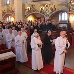 Pomogą rozdawać Komunię Świętą