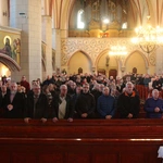 Pomogą rozdawać Komunię Świętą