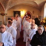 Pomogą rozdawać Komunię Świętą