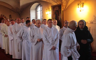 Pomogą rozdawać Komunię Świętą