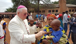 Bp Jerzy Mazur SVD - misjonarz na dwa etaty