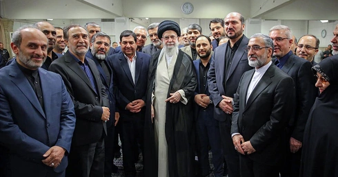 Kto po Chameneim? "Proces przekazania władzy rozpocznie się w niedzielę"