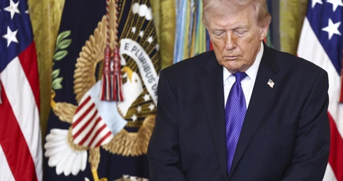 Ambasady USA zaatakowane przez Iran, Trump zapowiada odwet