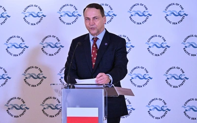 Sikorski: Służba konsularna wyłoniła 57 osób przebywających w ZEA, które w czwartek mogą wrócić do Polski