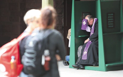 „Spowiedź to reanimacja człowieczeństwa” – ks. Tomasz Podlewski o cudzie konfesjonału