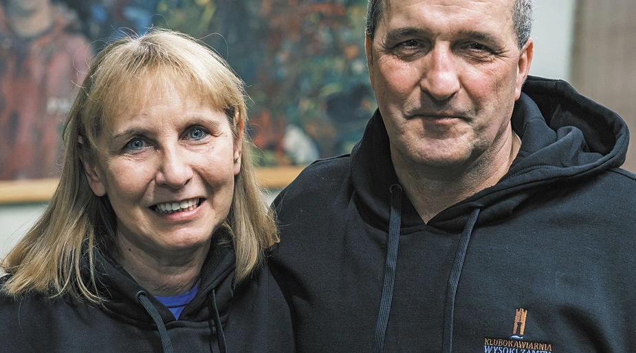 „Bliżej mi było do rzucania kamieniami w kościół”. Dziś ewangelizuje