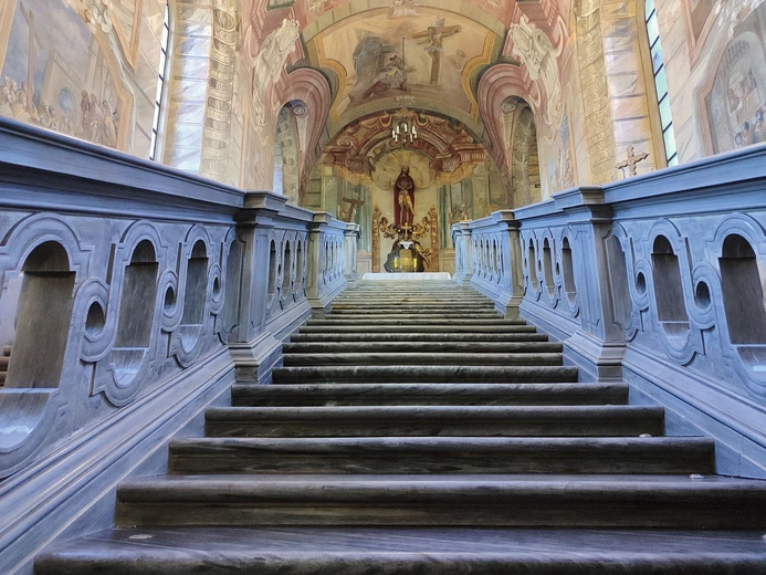 Stopnie, które prowadzą do prawdy. Święte Schody w Sośnicy