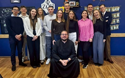  Ekipa „Bliżej młodych” w oazowej salce na os. Karpackim.