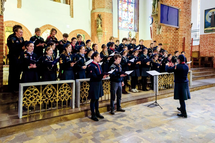 Na zakończenie spotkania młodzi dali mały koncert w elbląskiej katedrze. 