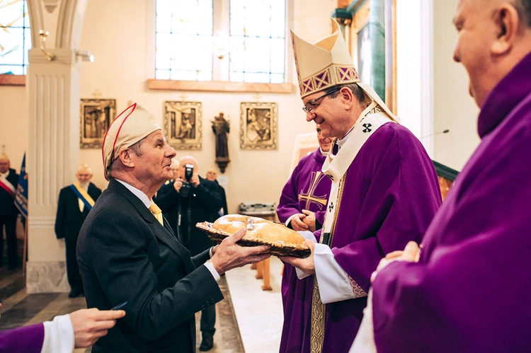 Semper Fidelis narodziło się w 1987 r. jako służba porządku i bezpieczeństwa podczas wizyty św. Jana Pawła II, a z czasem stało się wspólnotą formacyjną, która uczy odpowiedzialności świeckich mężczyzn w Kościele.