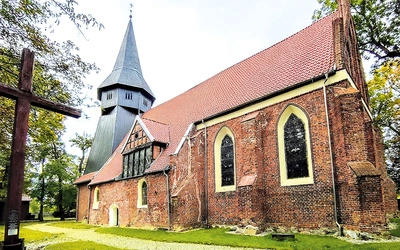 W regionie zachowało się ponad 30 ceglanych kościołów gotyckich. Trutnowski jest jednym z tych, które najczytelniej pokazują regionalny typ architektury  – murowany trzon i drewnianą górę wieży.