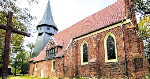 W regionie zachowało się ponad 30 ceglanych kościołów gotyckich. Trutnowski jest jednym z tych, które najczytelniej pokazują regionalny typ architektury  – murowany trzon i drewnianą górę wieży.