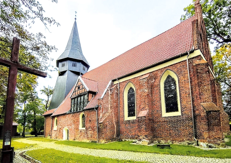 W regionie zachowało się ponad 30 ceglanych kościołów gotyckich. Trutnowski jest jednym z tych, które najczytelniej pokazują regionalny typ architektury  – murowany trzon i drewnianą górę wieży.