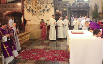 Droga odpowiedzi na powołanie zawiera gotowość do służby.