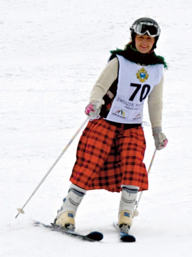 – To dodatkowa atrakcja dla turystów – zobaczyć górali na ludowo nawet na stoku narciarskim – śmieje się jedna z zawodniczek.