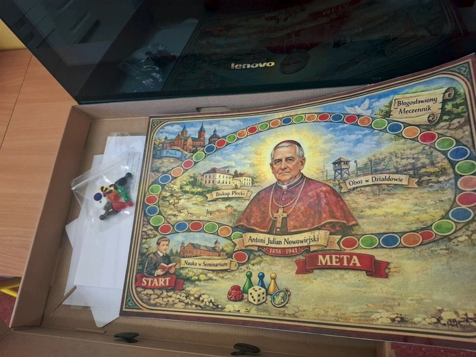 Obchody odbywają się co roku w okolicy rocznicy urodzin arcybiskupa, które miały miejsce 11 lutego 1858 roku. Na zdjęciu jedna z tegorocznych prac konkursowych.