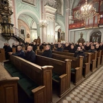 Kapłani u źródła