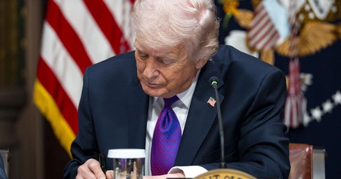 Trump wyklucza inwazję lądową na Iran, ale nie zmienia celu ataku: Amerykanie chcą zmienić władze w Teheranie