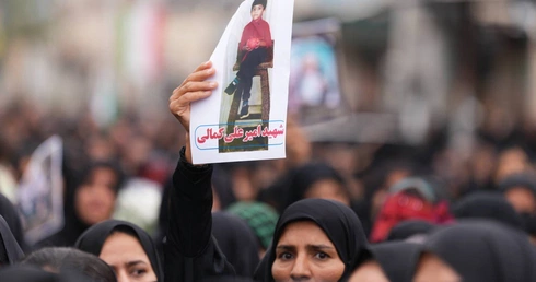 Atak na szkołę w Iranie: Prawdopodobnie Amerykanie odpowiedzialni za uderzenie 