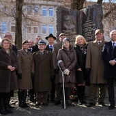 My nigdy się nie poddamy