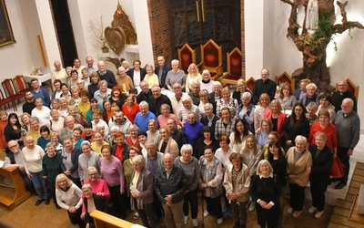 Rekolekcje dla 100 wolontariuszy Caritas w Głogowie prowadzi bp Edward Dajczak