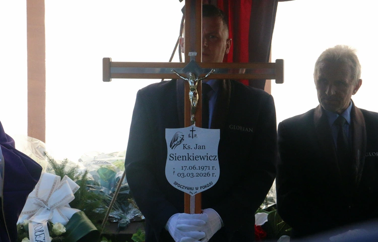 Pogrzeb ks. Jana Sienkiewicza we Wrocławiu-Leśnicy
