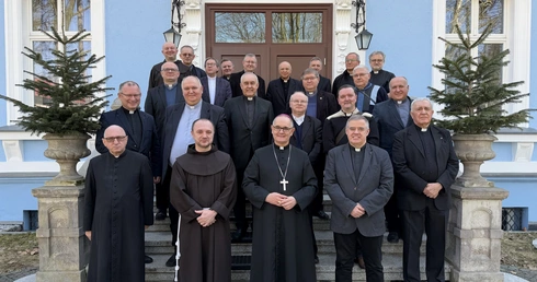 Archidiecezja. Spotkanie abp. Andrzeja Przybylskiego z dekanalnymi ojcami duchownymi