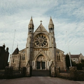 Irlandia: wśród młodych ludzi „silny wzrost” przynależności do Kościoła i praktyk religijnych