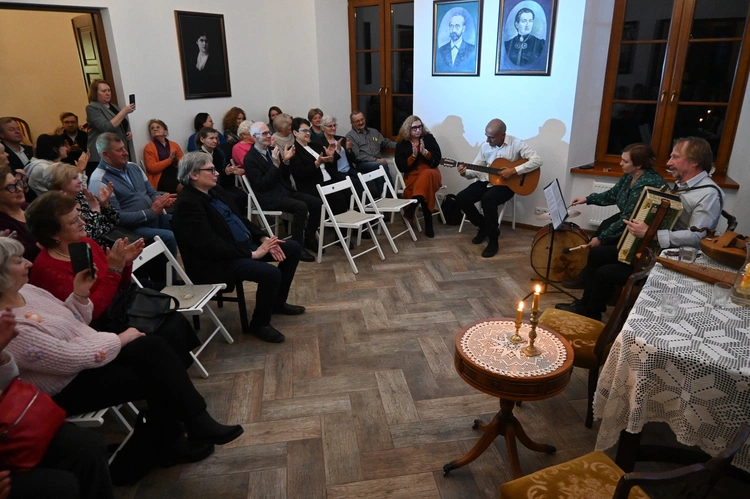 Czernice Borowe. Upamiętnienie Stanisława Chełchowskiego
