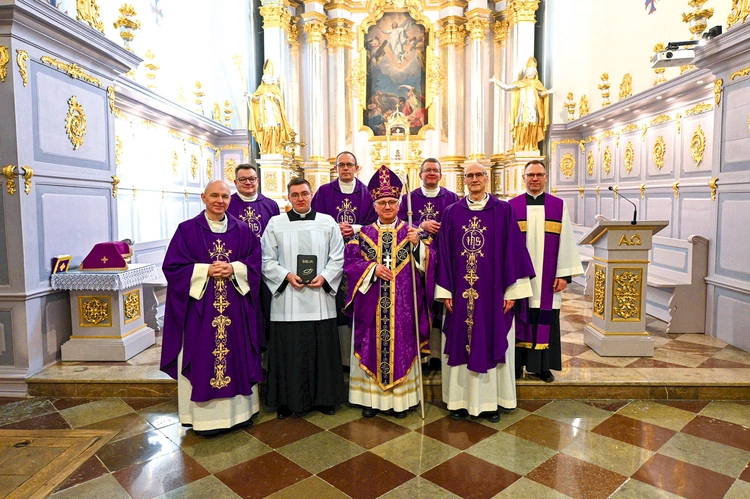 Obrzęd sprawował w czasie uroczystej Mszy bp Artur Miziński. 