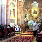 Msza św. w Kaplicy Matki Bożej Pokornej. 